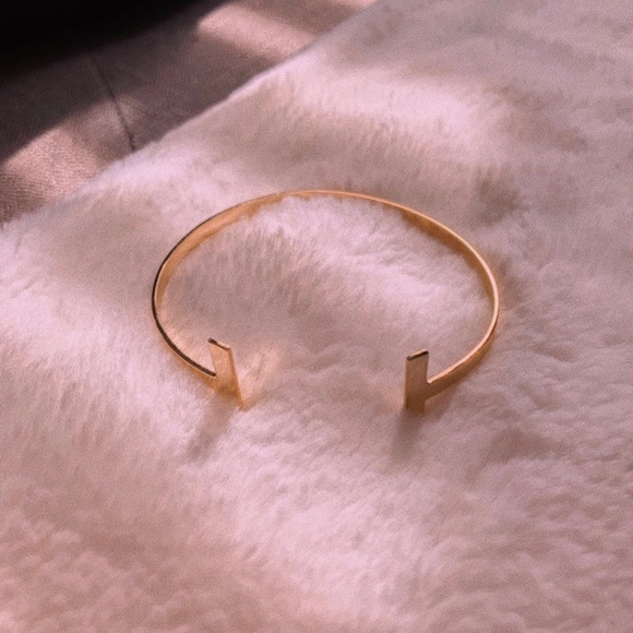 Jewelry - Gold bracelet